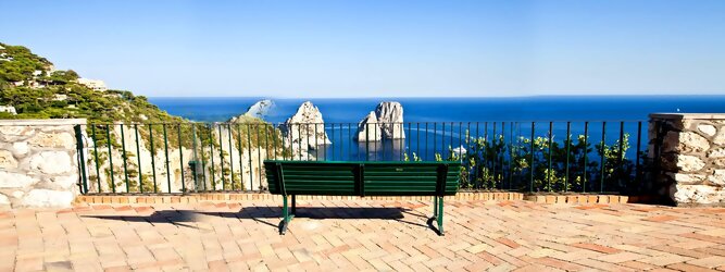Trip Nordmazedonien Feriendestination - Capri ist eine blühende Insel mit weißen Gebäuden, die einen schönen Kontrast zum tiefen Blau des Meeres bilden. Die durchschnittlichen Frühlings- und Herbsttemperaturen liegen bei etwa 14°-16°C, die besten Reisemonate sind April, Mai, Juni, September und Oktober. Auch in den Wintermonaten sorgt das milde Klima für Wohlbefinden und eine üppige Vegetation. Die beliebtesten Orte für Capri Ferien, locken mit besten Angebote für Hotels und Ferienunterkünfte mit Werbeaktionen, Rabatten, Sonderangebote für Capri Urlaub buchen.